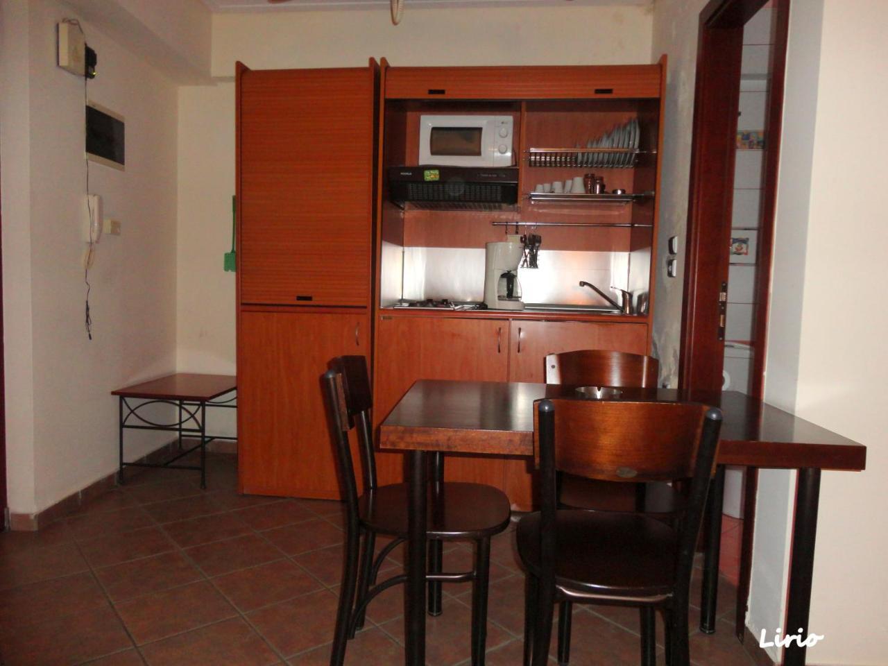 Lirio Guest House Makrakomi Exterior photo